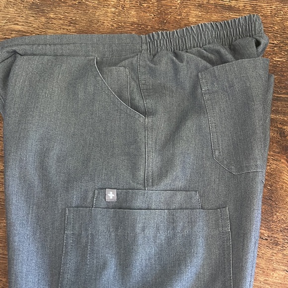 Fig gray technical collection small size like new - Picture 5 of 8